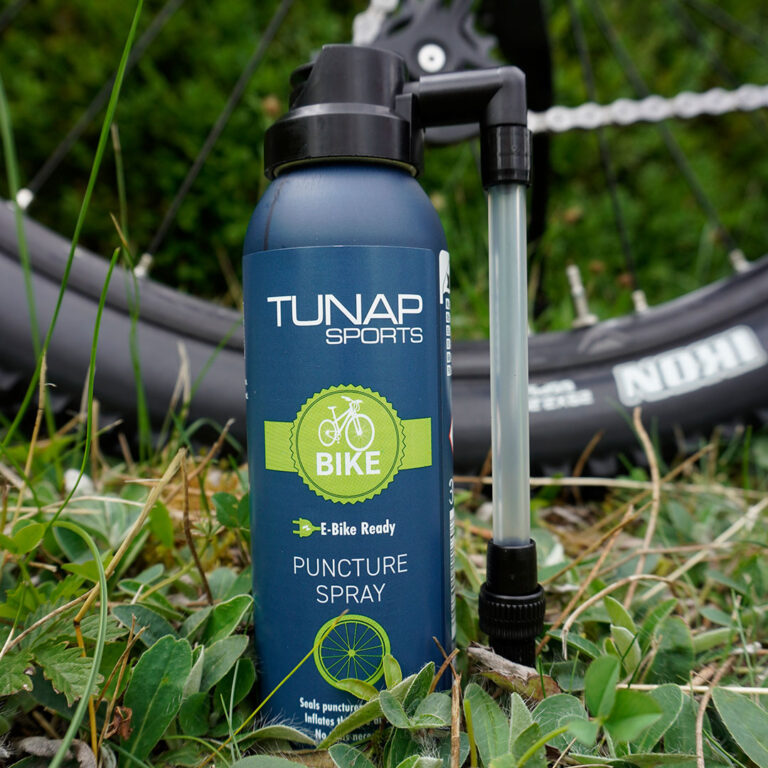 TUNAP Sports - Puncture Spray toepassingsfoto