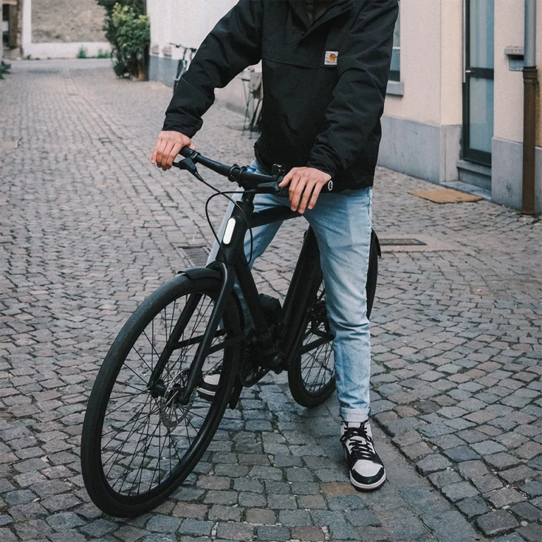 Elektrische fiets in straat
